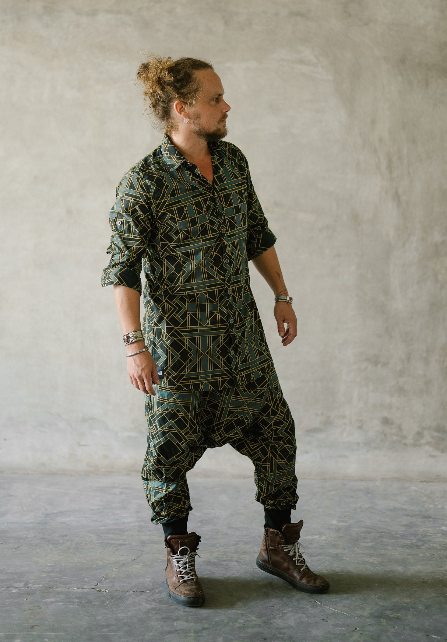 Geometric Print Cotton Buttonup Shirt: Green Boho Festival Geometric Print Cotton Buttonup Shirt: Green Boho Festival