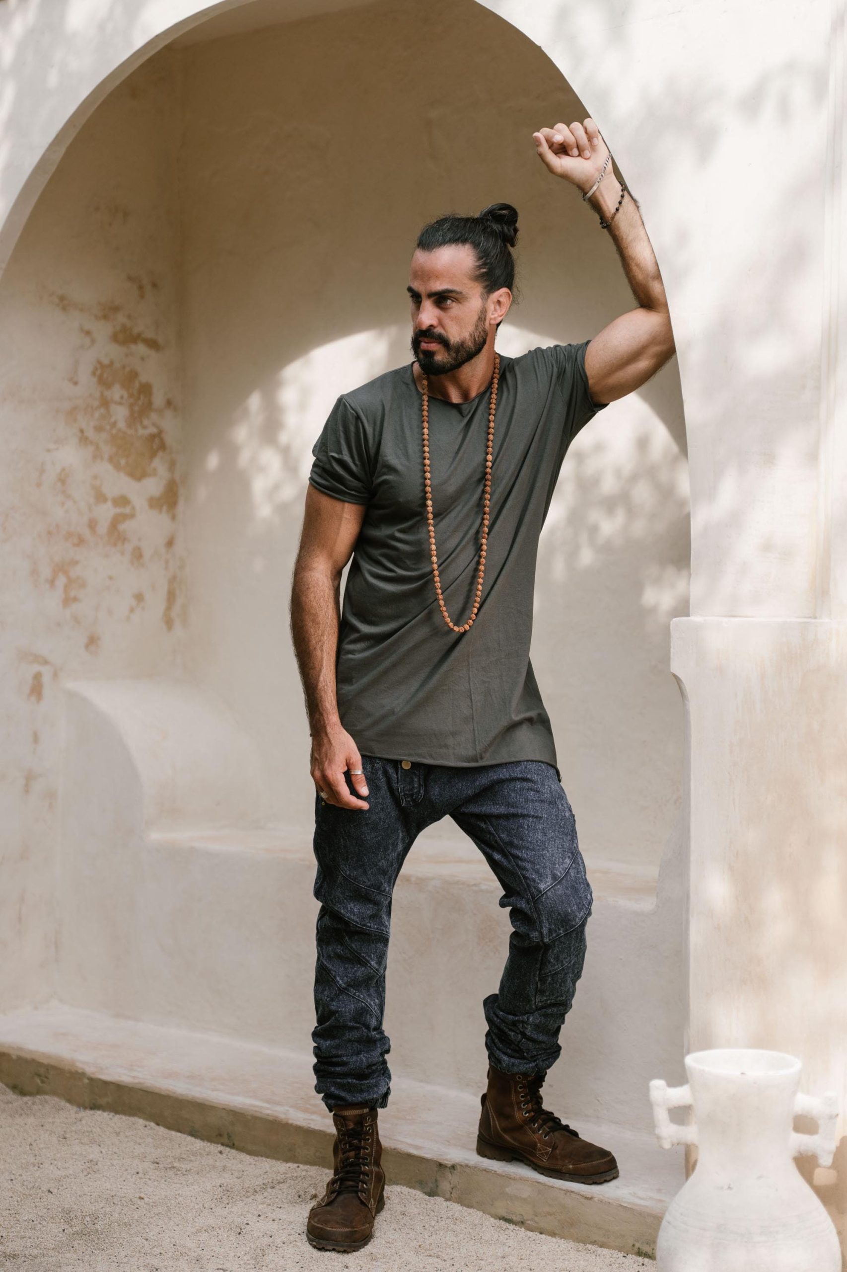 Valo Fit Organic Cotton Tee: Slim Crew Neck