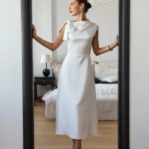 Elegant Green Silk Dress With Bow Detail For