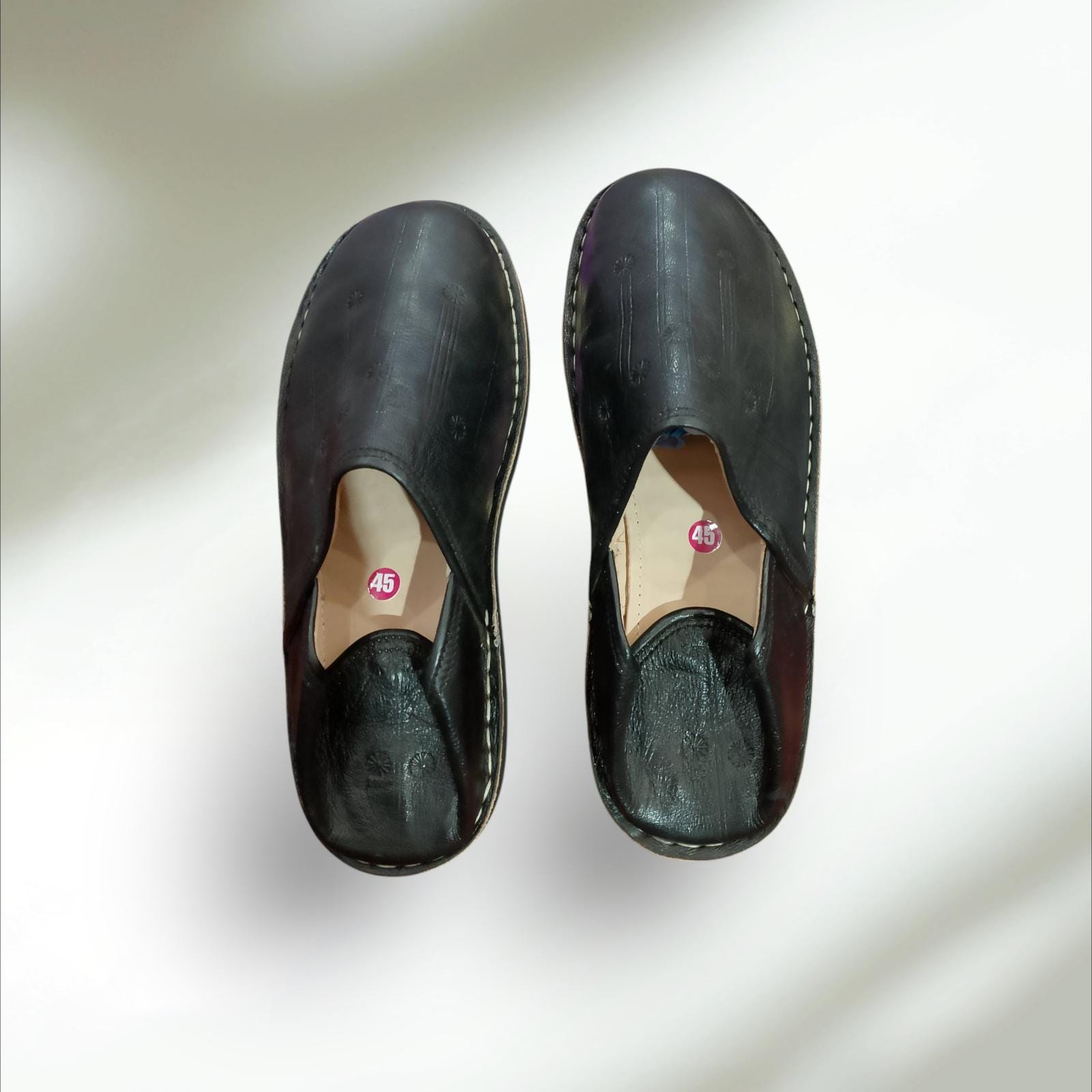 Babouche Marocaine Noire En Cuir Chaussons Classiques Faits Babouche Marocaine Noire En Cuir Chaussons Classiques Faits