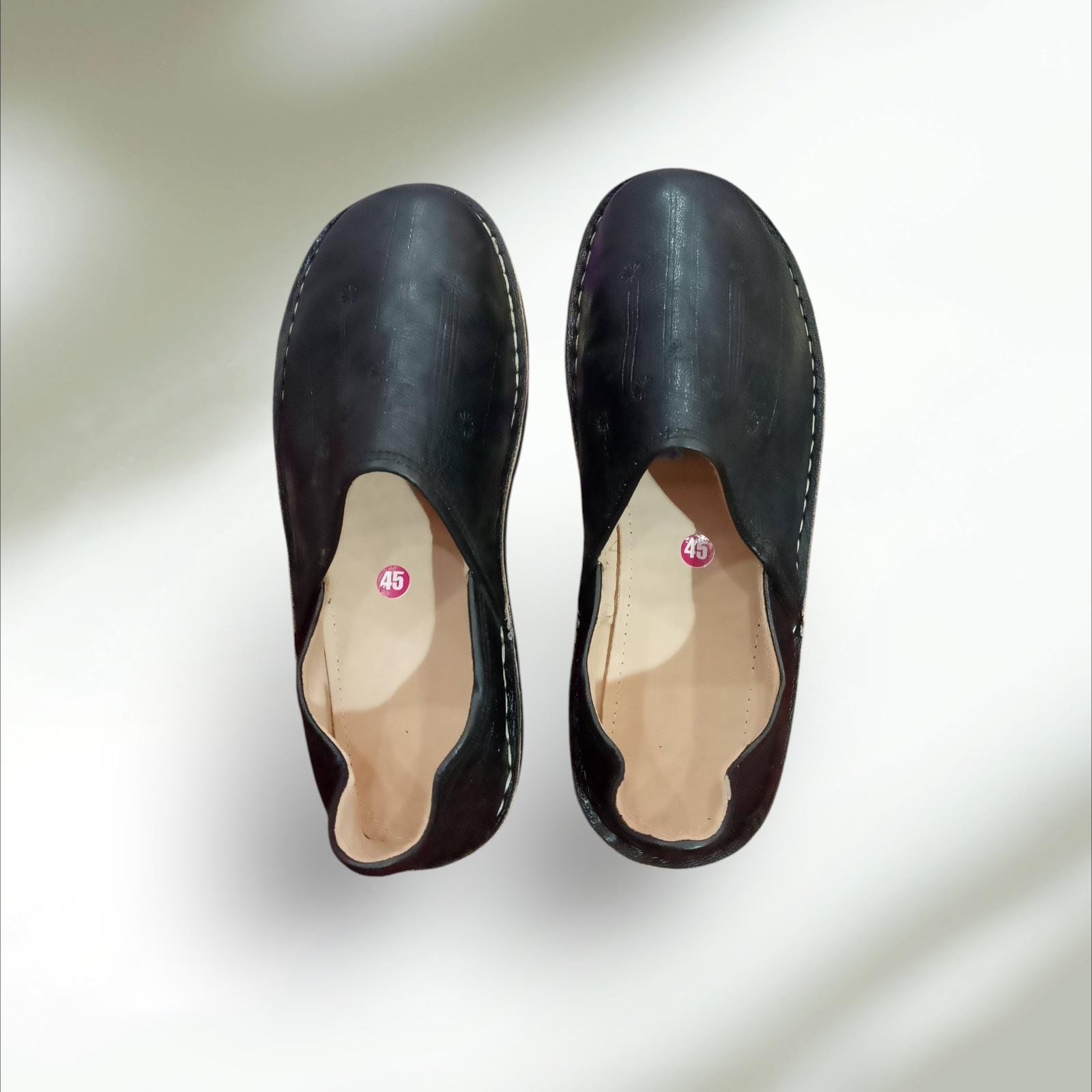 Babouche Marocaine Noire En Cuir Chaussons Classiques Faits Babouche Marocaine Noire En Cuir Chaussons Classiques Faits